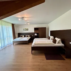  Apartment Gaestehaus Am Lindenhain